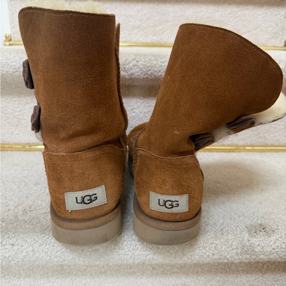 UGG Chestnut Boots with Shearling and Bows